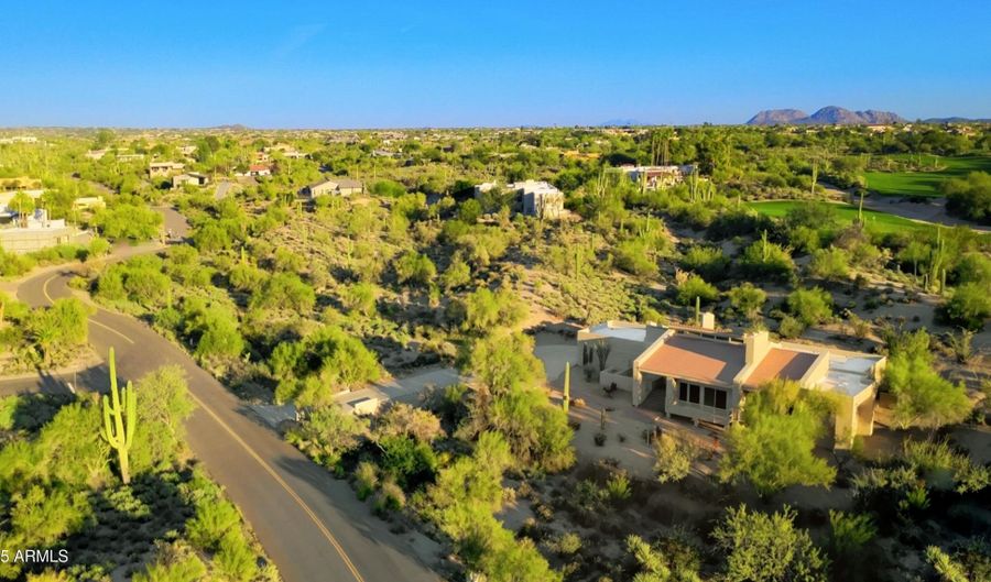 8249 E CAREFREE Dr, Carefree, AZ 85377 - 3 Beds, 2 Bath