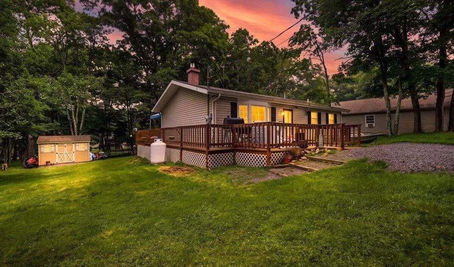 648 S Old Stage Rd, Albrightsville, PA 18210 - 3 Beds, 1 Bath