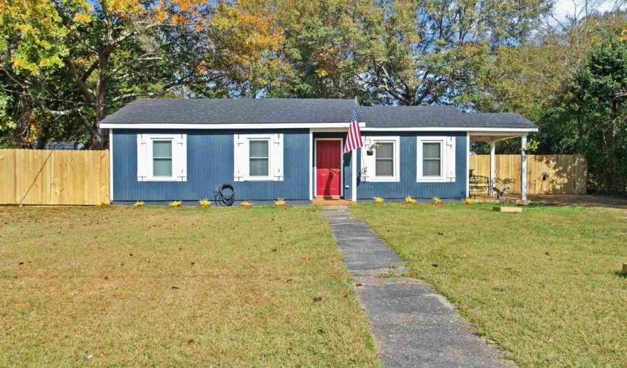 507 E Pine St, Atmore, AL 36502 - 2 Beds, 2 Bath