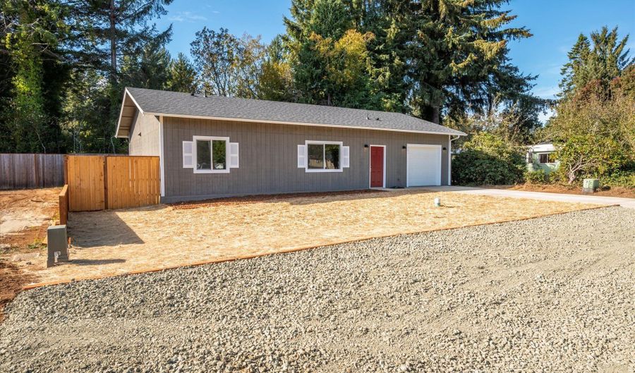 501 NORTH Ave, Bandon, OR 97411 - 3 Beds, 2 Bath