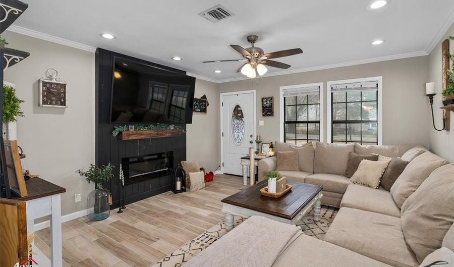 301 Larkin St, Benton, LA 71006 - 3 Beds, 2 Bath