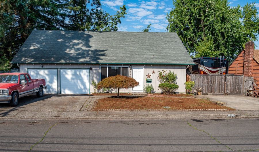 242 38TH St, Springfield, OR 97478 - 4 Beds, 2 Bath
