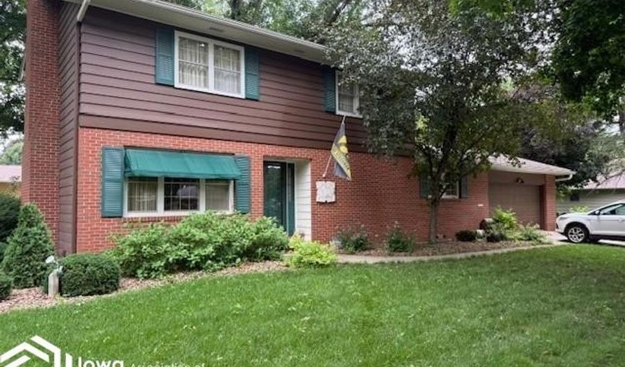 120 S Roan St, Algona, IA 50511 - 3 Beds, 3 Bath
