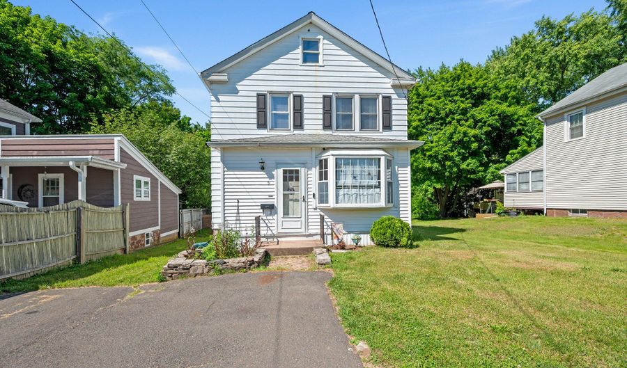 5 Wall St, Cromwell, CT 06416 - 3 Beds, 2 Bath