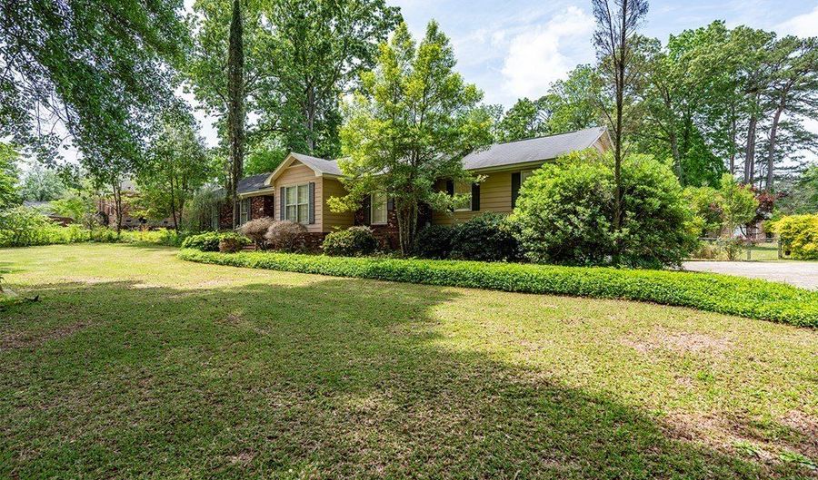 316 N DOUBLEGATE, Albany, GA 31721 - 4 Beds, 3 Bath