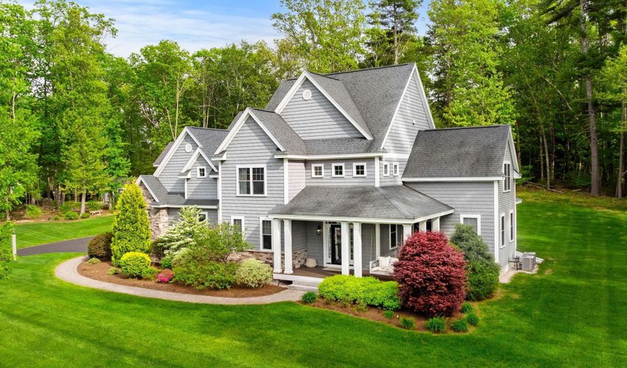 10 Lilac Ct, Bedford, NH 03110 - 4 Beds, 4 Bath