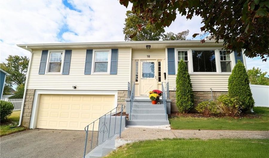 18 Meadowcrest Dr, Cumberland, RI 02864 - 3 Beds, 2 Bath