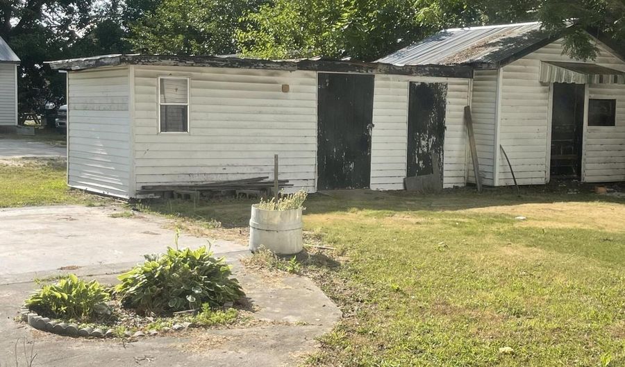 4302 Martin Luther King Junior St, Ayden, NC 28513 - 3 Beds, 2 Bath