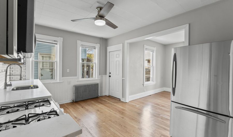 394 Gregory St 2, Bridgeport, CT 06604 - 3 Beds, 1 Bath