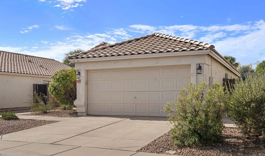 1281 W GAIL Dr, Chandler, AZ 85224 - 3 Beds, 2 Bath