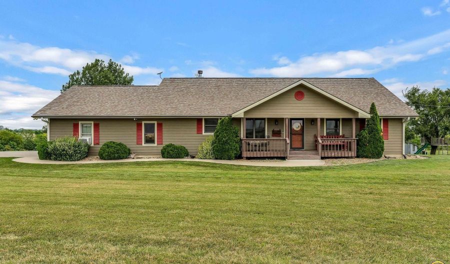 7406 SW Docking Rd, Auburn, KS 66402 - 5 Beds, 3 Bath