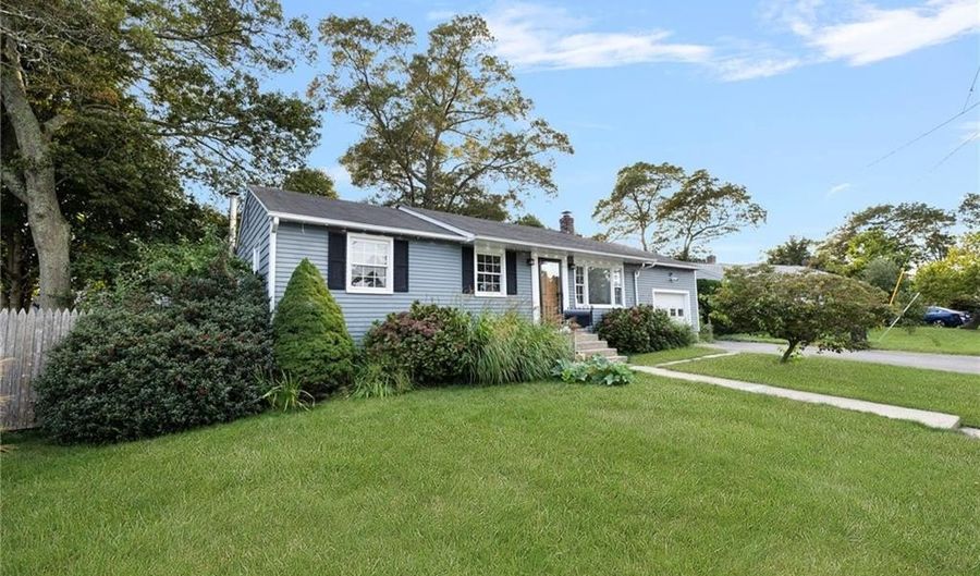 82 Princeton Ave, Coventry, RI 02816 - 3 Beds, 2 Bath