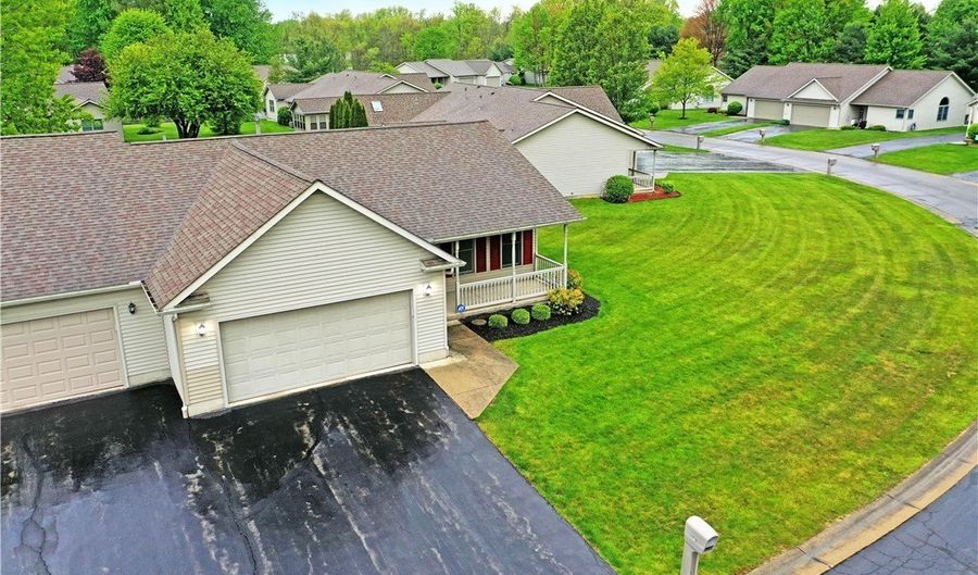 5180 Winthrop Dr, Austintown, OH 44515 - 2 Beds, 2 Bath