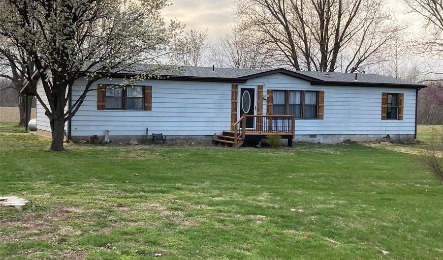 21321 Gambill Ln, Carlyle, IL 62253 - 3 Beds, 2 Bath