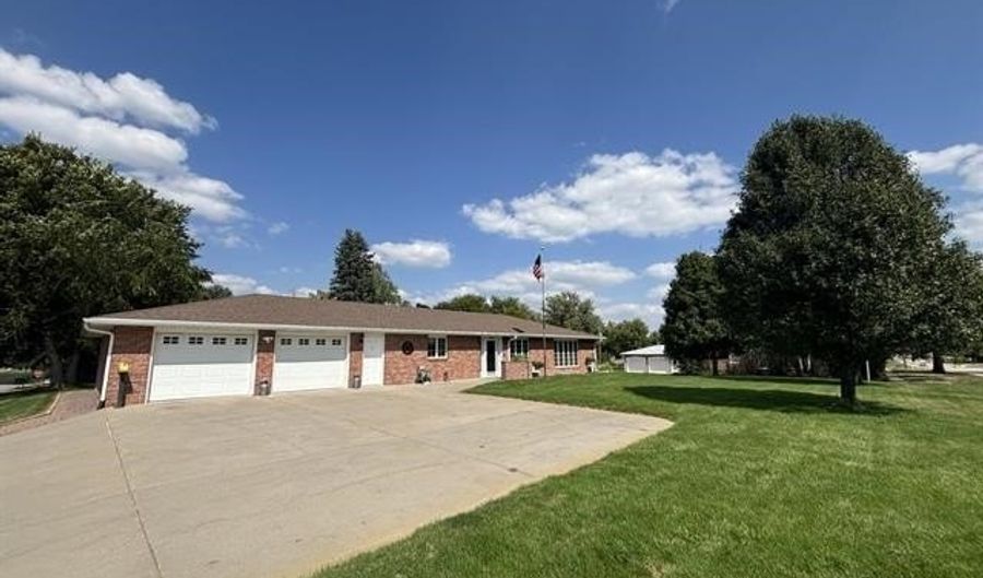 1008 W State St, Albion, NE 68620 - 4 Beds, 4 Bath