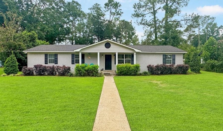 1504 Woodland Dr, Bainbridge, GA 39819 - 3 Beds, 2 Bath