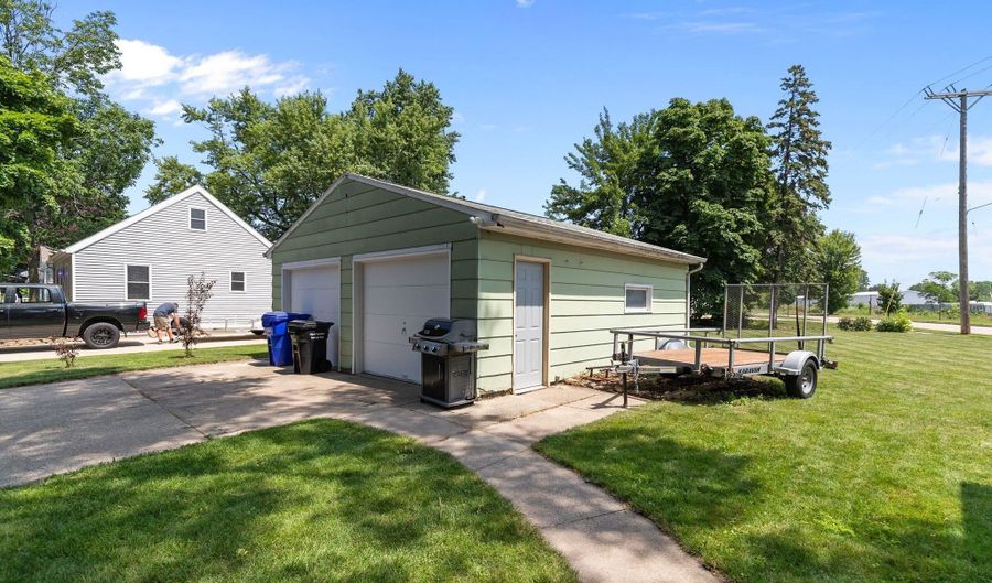 1020 E RANDALL Ave, Appleton, WI 54911 - 3 Beds, 1 Bath