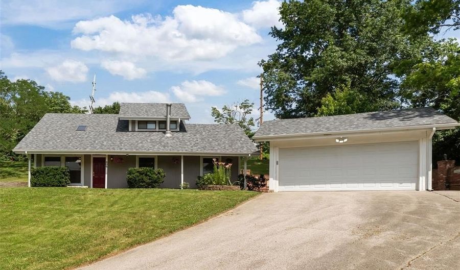 404 Applestone Dr, Ballwin, MO 63021 - 2 Beds, 2 Bath