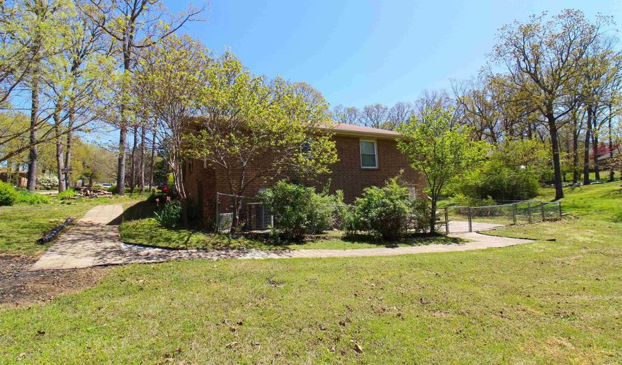 1715 BRENTWOOD Dr, Mountain Home, AR 72653 - 4 Beds, 3 Bath