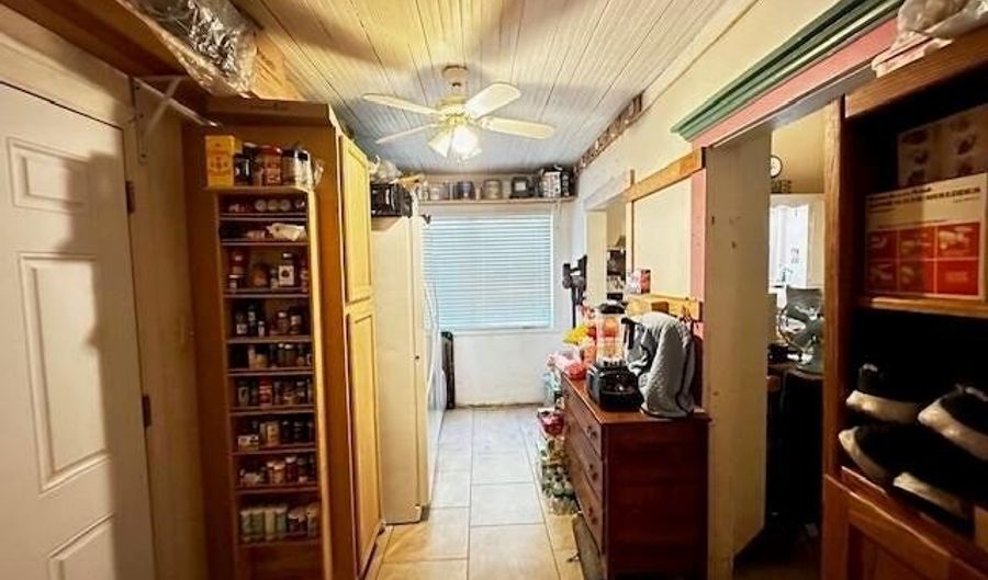606 NW 1st St, Atkins, AR 72823 - 2 Beds, 1 Bath