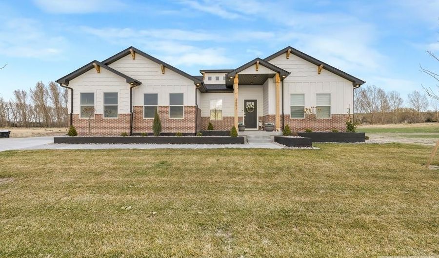 2691 Ridge River Dr, Ammon, ID 83406 - 5 Beds, 4 Bath