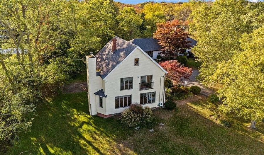 1705 Wampanoag Trl, Barrington, RI 02806 - 3 Beds, 3 Bath
