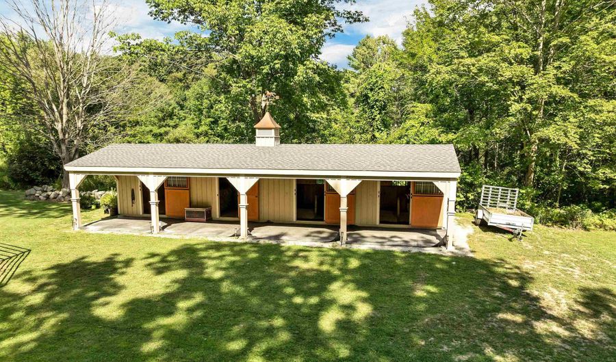 52 Lyford Rd, Brookfield, NH 03872 - 3 Beds, 3 Bath