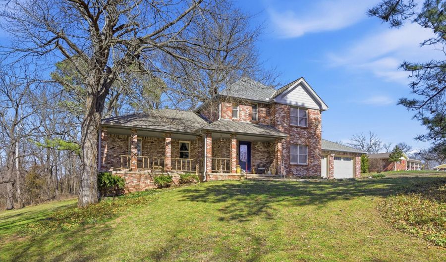 916 E 27th St, Baxter Springs, KS 66713 - 4 Beds, 3 Bath