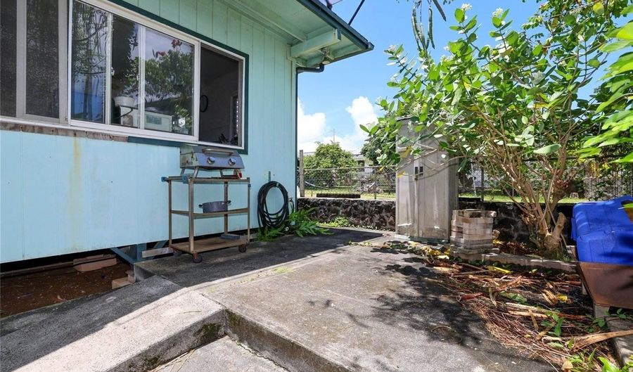 45-1095 Grote Rd #A, Kaneohe, HI 96744 - 4 Beds, 1 Bath