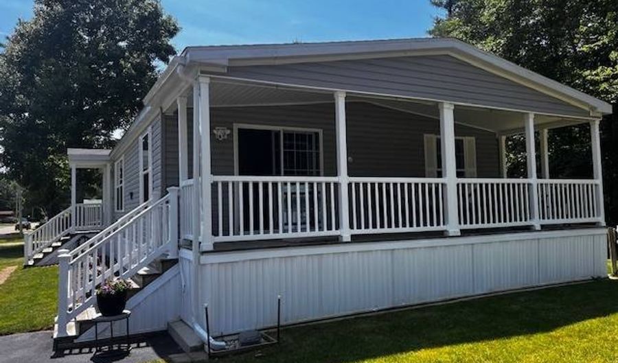 7 Deer Hill Ave, Standish, ME 04084 - 3 Beds, 2 Bath