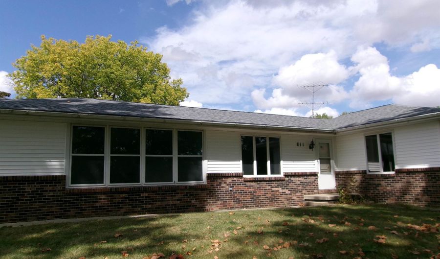 811 3rd St, Anita, IA 50020 - 3 Beds, 2 Bath