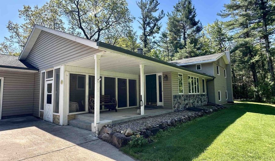 7051 WOODLAND Ln, Amherst, WI 54406 - 3 Beds, 3 Bath