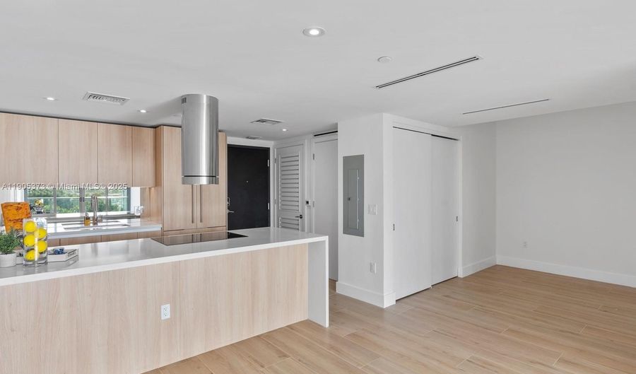 9901 W Bay Harbor Dr 605, Bay Harbor Islands, FL 33154 - 2 Beds, 2 Bath