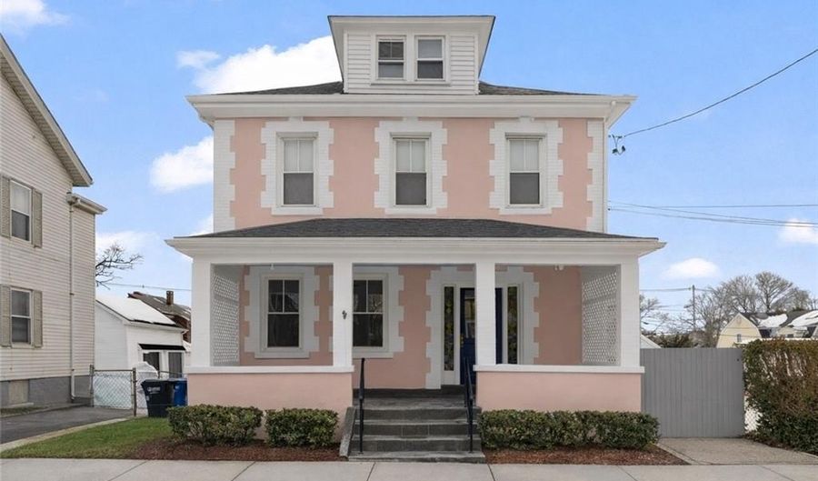 10 Braman St 1, Newport, RI 02840 - 2 Beds, 1 Bath