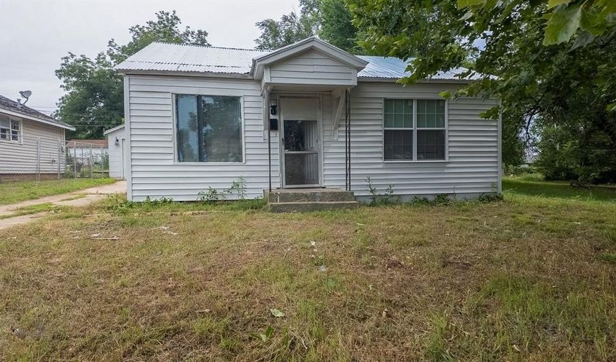 313 W Texas Ave, Anadarko, OK 73005 - 2 Beds, 2 Bath
