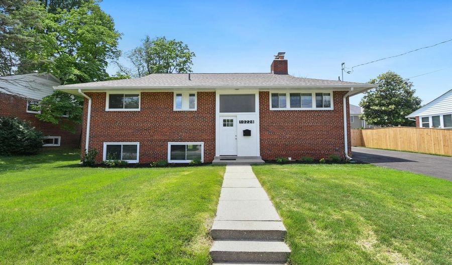 10228 FARNHAM Dr, Bethesda, MD 20814 - 4 Beds, 3 Bath