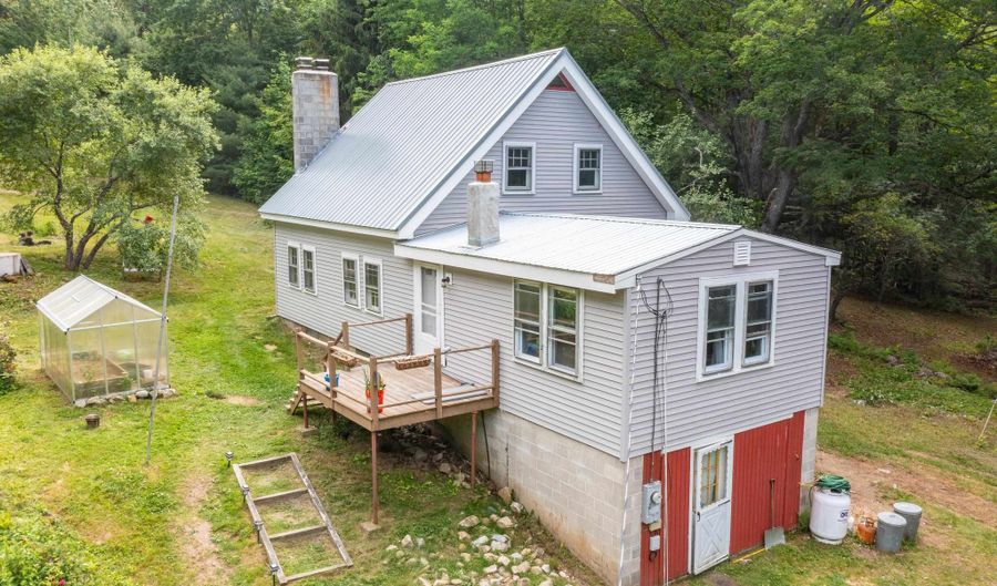 28 Miles Rd, Benton, NH 03785 - 2 Beds, 1 Bath