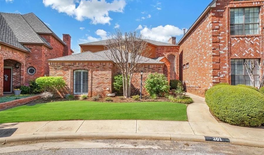 201 Paseo De Vida Loop, Altus, OK 73521 - 3 Beds, 3 Bath