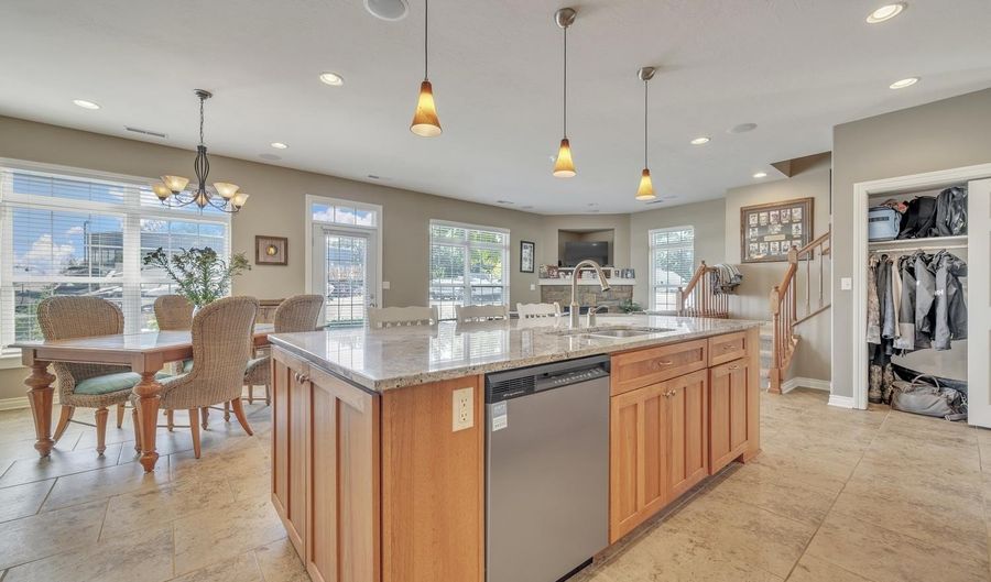 179 HWY 71 S 4, Arnolds Park, IA 51331 - 3 Beds, 3 Bath