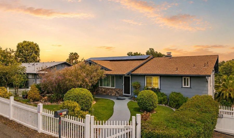 1958 Lejos Dr, Escondido, CA 92025 - 3 Beds, 3 Bath
