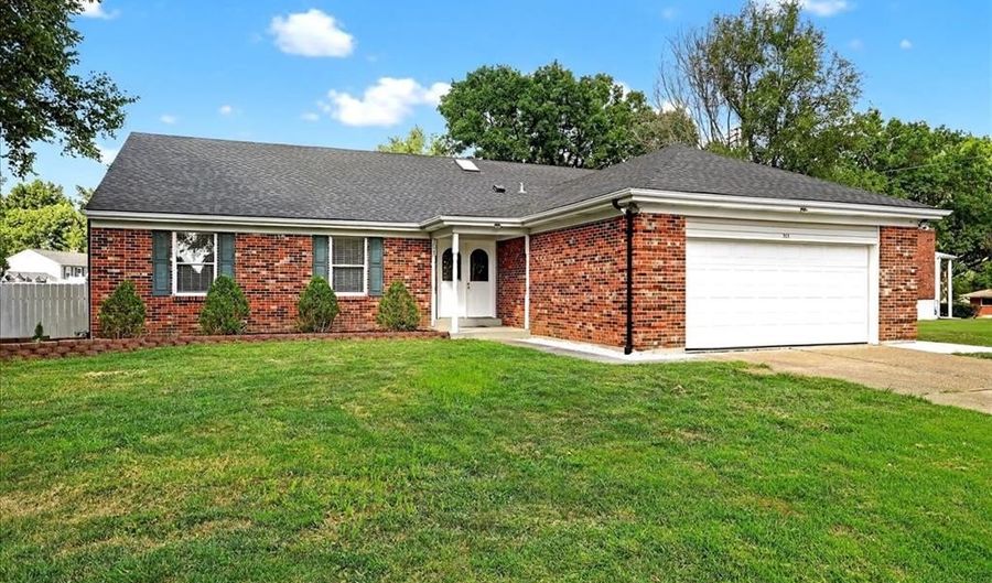 701 Kehrs Mill Rd, Ballwin, MO 63011 - 4 Beds, 3 Bath