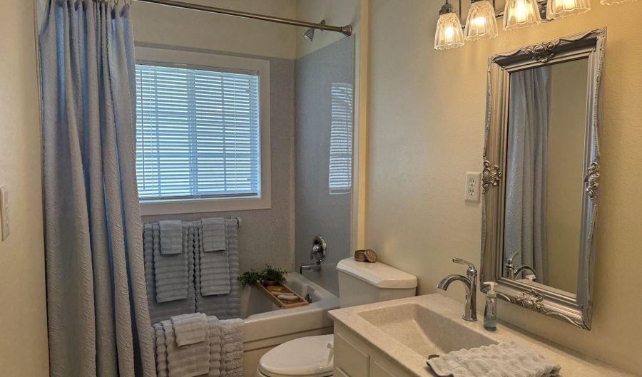1407 S 2nd St, Aberdeen, SD 57401 - 4 Beds, 2 Bath