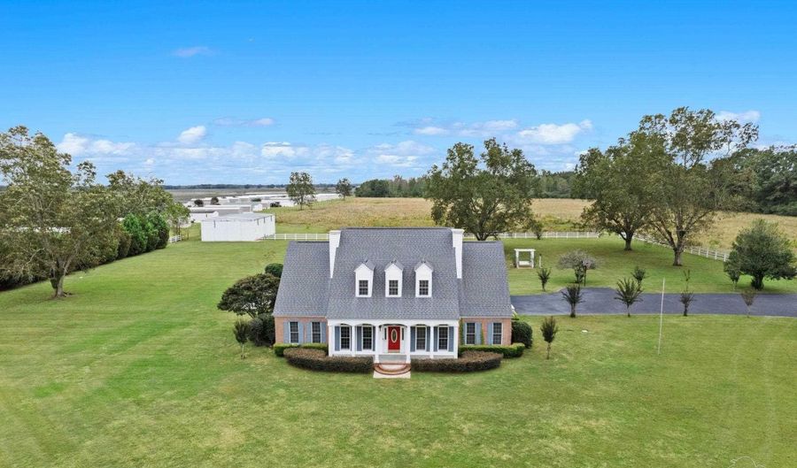 10734 Hwy 31, Atmore, AL 36502 - 5 Beds, 4 Bath