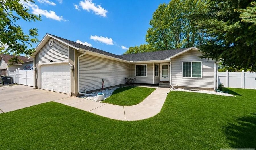 1862 Eagle Pointe Dr, Ammon, ID 83406 - 5 Beds, 3 Bath