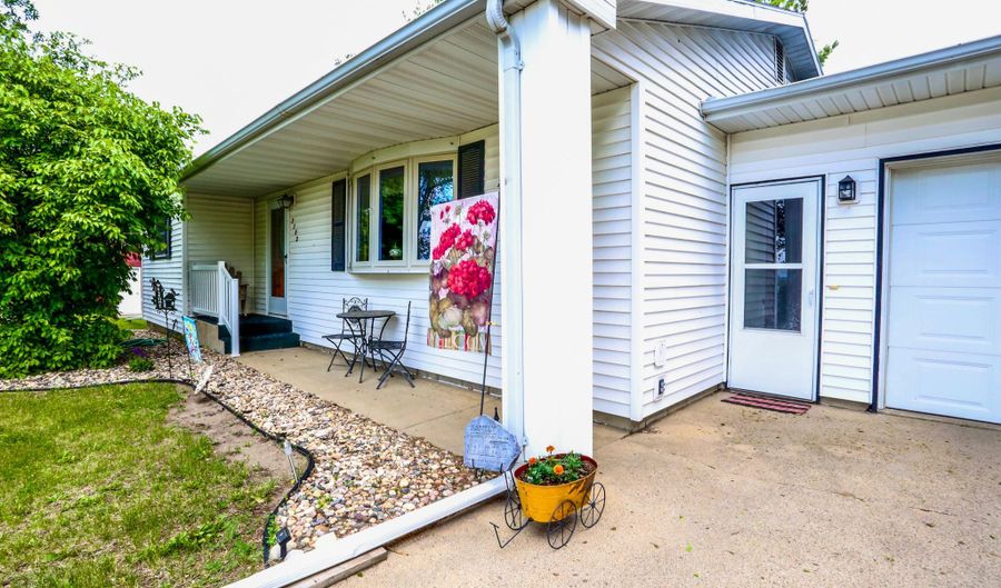 2702 NW 24th Ave, Aberdeen, SD 57401 - 3 Beds, 2 Bath