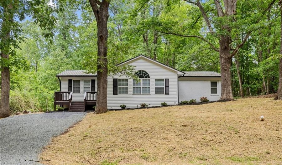 928 Bunting Rd, Asheboro, NC 27205 - 2 Beds, 2 Bath