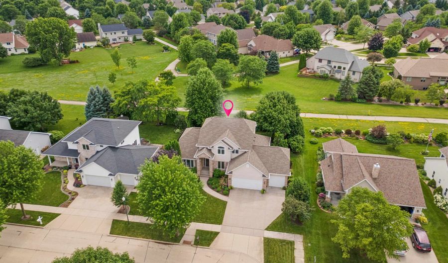 2917 E FALLCREEK Ln, Appleton, WI 54913 - 5 Beds, 4 Bath