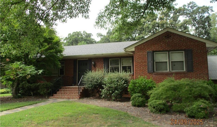 126 Beverly Rd, Ashland, VA 23005 - 3 Beds, 3 Bath