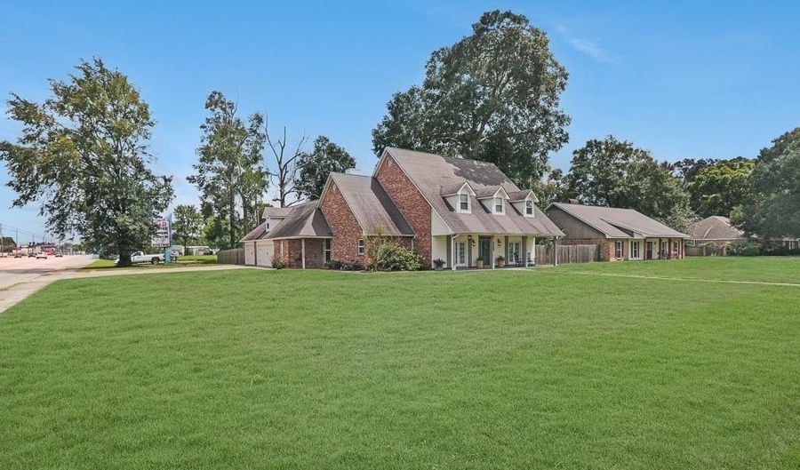 16211 Coliseum Ave, Baton Rouge, LA 70816 - 4 Beds, 4 Bath