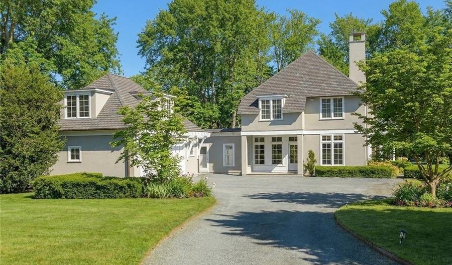 9 Ocean Lawn Ln, Newport, RI 02840 - 4 Beds, 4 Bath